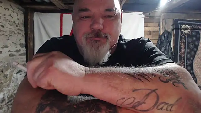 Newfiesausage1972 online show from 12/03/25, 09:07