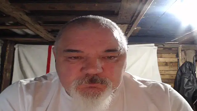 Newfiesausage1972 online show from 12/20/25, 09:49