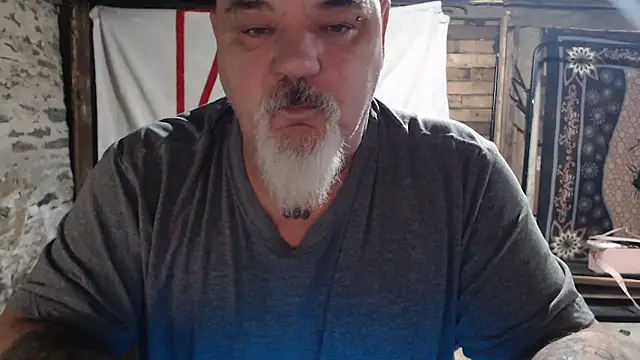 Newfiesausage1972 online show from 01/15/26, 11:48