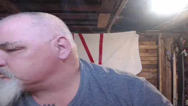 Newfiesausage1972 online show from 01/31/26, 08:51