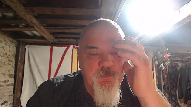 Newfiesausage1972 online show from 02/04/26, 11:27