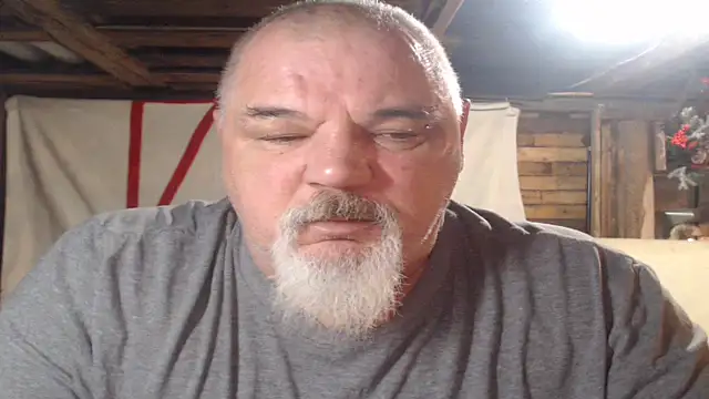 Newfiesausage1972 online show from 02/08/26, 09:23