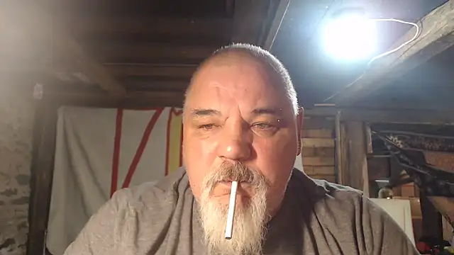 Newfiesausage1972 online show from 02/09/26, 08:18