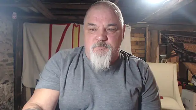 Newfiesausage1972 online show from 02/11/26, 10:20