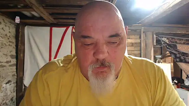 Newfiesausage1972 online show from 02/15/26, 10:58