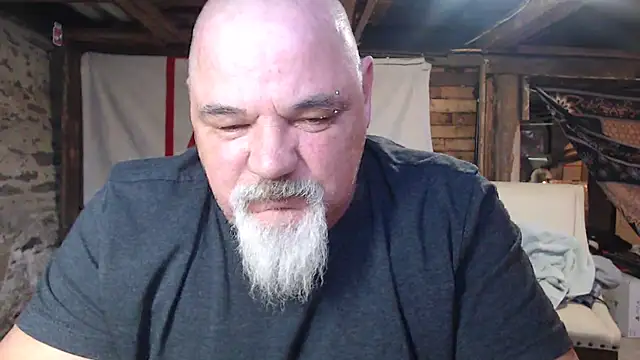 Newfiesausage1972 online show from 03/01/26, 10:12