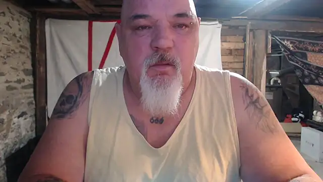 Newfiesausage1972 online show from 03/19/26, 11:25