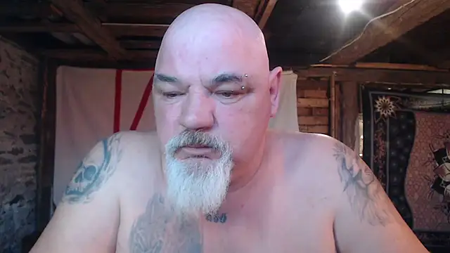 Newfiesausage1972 online show from 03/27/26, 11:32