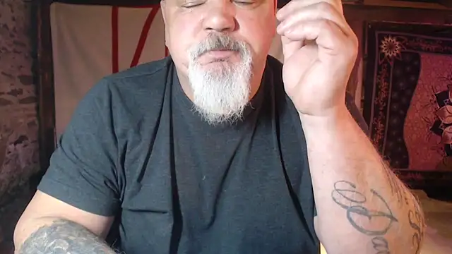 Newfiesausage1972 online show from 03/28/26, 08:58