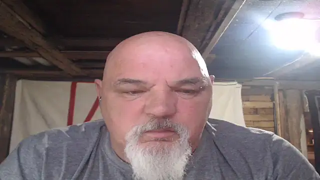 Newfiesausage1972 online show from 04/29/26, 09:10