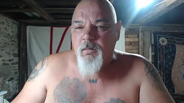 Snapshot of Newfiesausage1972 chatting on 06/15/26, 09:11 Newfiesausage1972 online show from 06/15/26, 09:11