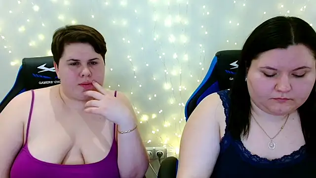 Snapshot of BeckyAndHellen chatting on 01/31/26, 09:35 BeckyAndHellen online show from 01/31/26, 09:35