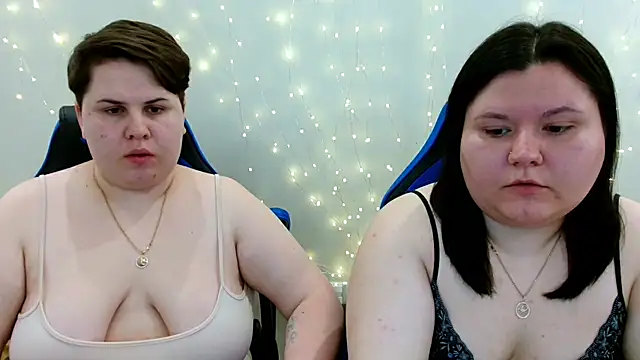 Snapshot of BeckyAndHellen chatting on 05/28/26, 10:23 BeckyAndHellen online show from 05/28/26, 10:23