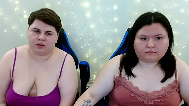 Snapshot of BeckyAndHellen chatting on 06/29/26, 10:15 BeckyAndHellen online show from 06/29/26, 10:15