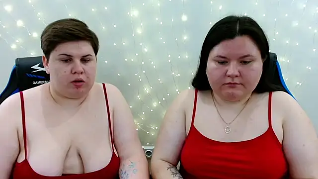 Snapshot of BeckyAndHellen chatting on 07/18/26, 07:45 BeckyAndHellen online show from 07/18/26, 07:45