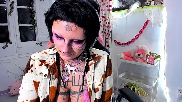 lady sontse  online show from 12/18/25, 07:53