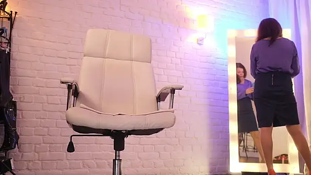 Nylon Legs online show from 11/07/25, 08:31