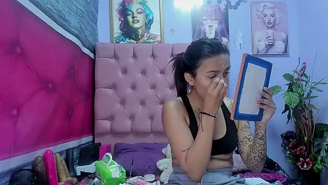 Yaumiko online show from 10/15/25, 11:21