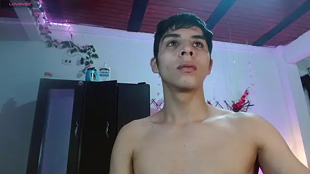 Snapshot of justin_alexxx chatting on 12/13/24, 06:16 justin alexxx online show from 12/13/24, 06:16