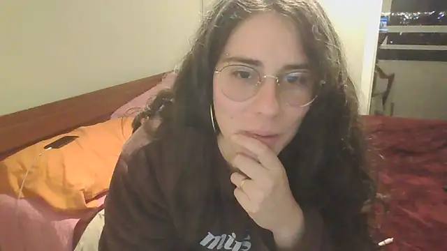 Snapshot of atenealovve_77 chatting on 10/24/25, 02:30 atenealovve 77 online show from 10/24/25, 02:30