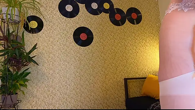 EmmyAmbros online show from 11/07/25, 01:05