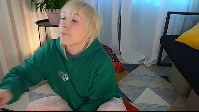 Snapshot of EmmyAmbros chatting on 07/17/26, 03:13 EmmyAmbros online show from 07/17/26, 03:13
