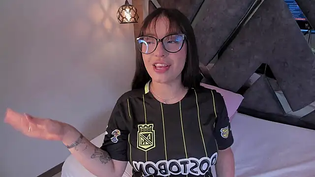 Venus velez  online show from 04/13/26, 12:54