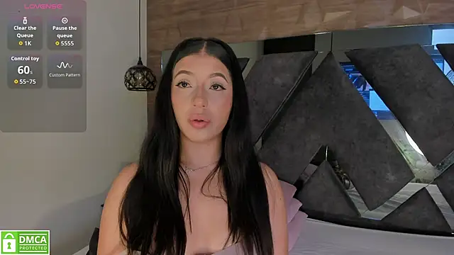 Venus velez  online show from 07/13/26, 12:30