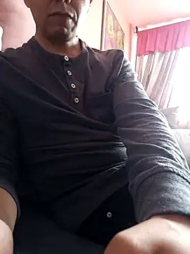 Snapshot of GuapoCoqueto chatting on 11/26/25, 08:10 GuapoCoqueto online show from 11/26/25, 08:10