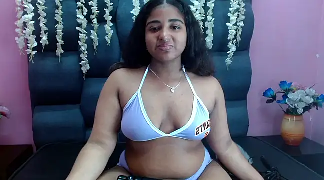 Sofia Hernandez  online show from 02/12/25, 02:24