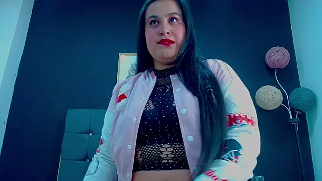 mia xx1 online show from 09/29/25, 09:19