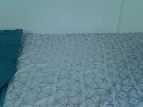 laetitia  online show from 10/17/25, 01:03