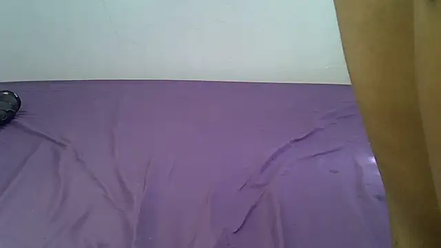 laetitia  online show from 04/09/26, 11:04