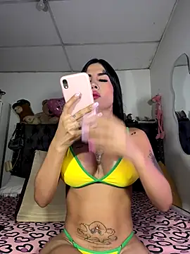 saragill323 online show from 11/18/25, 04:00