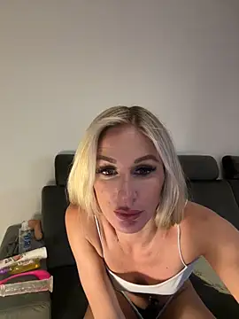 Liana Lou online show from 12/02/24, 03:36