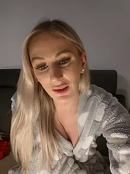 Liana Lou online show from 01/19/25, 04:57