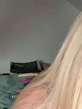 Liana Lou online show from 02/28/25, 10:41