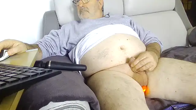 gillou1234 online show from 11/08/25, 09:42