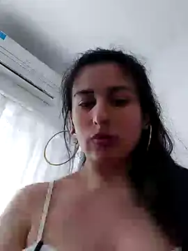 Snapshot of Bigyummmzul chatting on 12/22/24, 06:37 Bigyummmzul online show from 12/22/24, 06:37