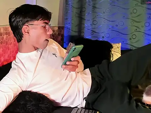 Snapshot of Teo_skinny chatting on 12/07/24, 06:15 Teo skinny online show from 12/07/24, 06:15