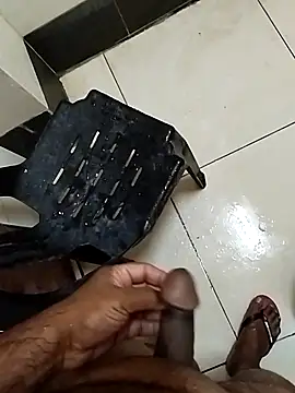 Snapshot of cenyon124 chatting on 09/28/25, 05:07 cenyon124 online show from 09/28/25, 05:07