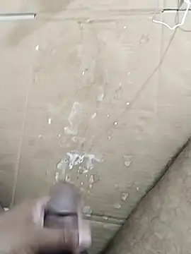 Snapshot of cenyon124 chatting on 11/16/25, 04:12 cenyon124 online show from 11/16/25, 04:12