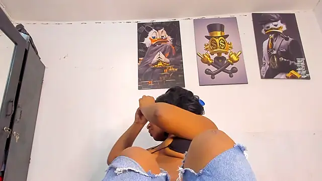 Snapshot of kriixtybrown chatting on 01/27/25, 11:43 kriixtybrown online show from 01/27/25, 11:43