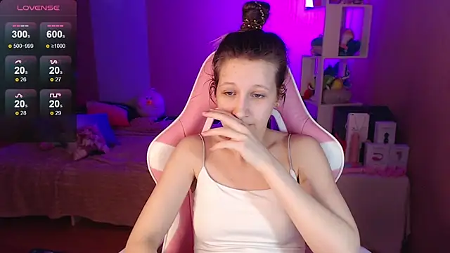 Snapshot of ur_kitty__ chatting on 01/13/25, 04:08 ur kitty online show from 01/13/25, 04:08