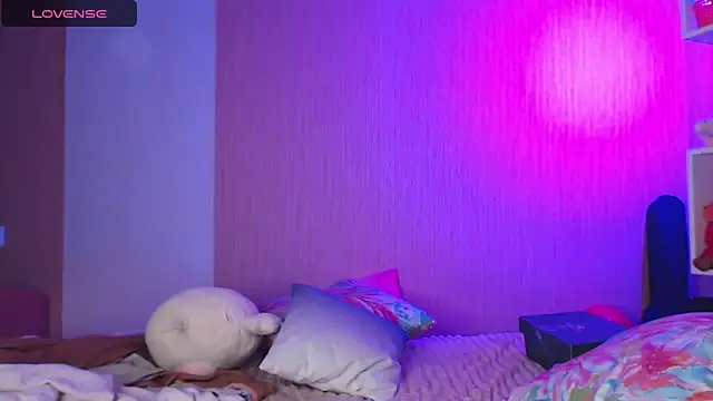 Snapshot of ur_kitty__ chatting on 03/09/25, 01:04 ur kitty online show from 03/09/25, 01:04