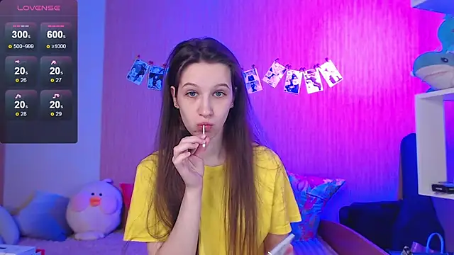 Snapshot of ur_kitty__ chatting on 10/12/25, 02:05 ur kitty online show from 10/12/25, 02:05