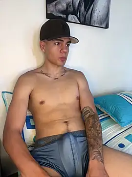 Snapshot of santiago_sosa24 chatting on 05/22/26, 03:17 santiago sosa24 online show from 05/22/26, 03:17