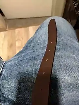 A man in public online show from 10/03/25, 07:55