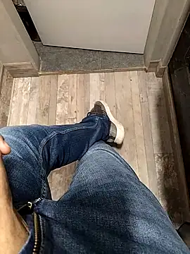 A man in public online show from 11/21/25, 09:02