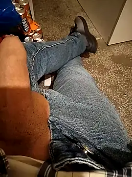 A man in public online show from 12/15/25, 07:51